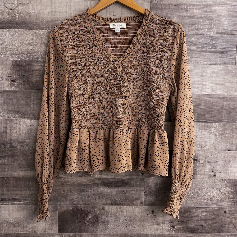 She + Sky Stretchy Peplum Top Ruffle Blouse Mocha Black Spotted Shirt -Gorgeous!